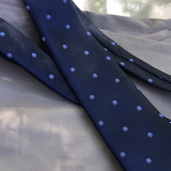 Etienne Aigner Navy Blue Floral Neck Tie Circles - Picture 2 of 8